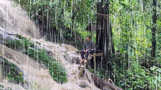 Water overflows during heavy rain - Camping alone in heavy rain | Solo Bushcraft Trip