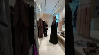 Abaya shopping at Dubai Mall🛍 Black or White?