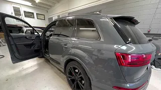 Audi SQ7 4M retrofitted with original fully electric tow hitch