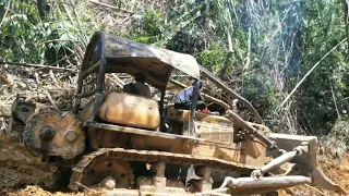 Bulldozer tarik lorry san taiwong in kelantan malaysia