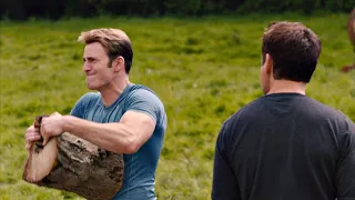 Тони Старк (Железный человек) и Стив Роджерс (Капитан Америка) колют дрова / Мстители  Эра Альтрон