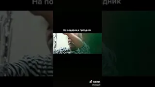 Дедушка потратил все деньги на новый год но про него все забыли!😭