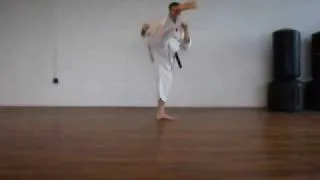 Left - Right - Right Mawashi geri jodan