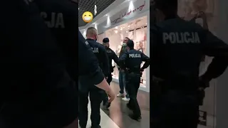 Galeria Ostrowiec 12.12.2021 interwencja policji za brak maski