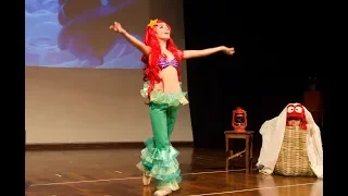 Menina canta, dança na ponta e interpreta Ariel: "Parte de seu mundo". A Pequena Sereia BH Broadway