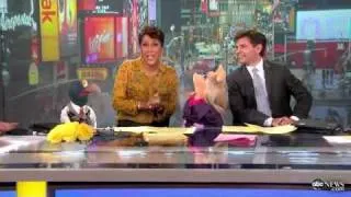 "Muppet Mania on GMA" (4/8) - Miss Piggy and Gonzo live