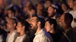 Thousands of Levites Gather to Sing at Steps of Temple Mount