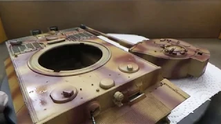 Сборка модели танка TIGER 1 Late Version "Tamiya". Этап 12. Покрываем глянцевым лаком аэрографом.