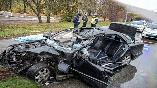 Смертельное ДТП в Киеве: водитель Mercedes попал под грузовик