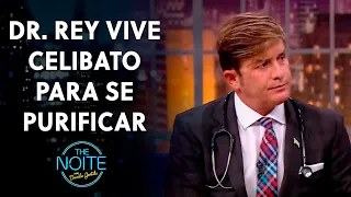 O médico explica detalhadamente como lida com todo o processo | The Noite (25/03/21)