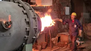 Fusione di tre campane nella Pontificia Fonderia di Campane Marinelli di Agnone. 🔥🔔🔔🔔🔥