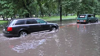 СПАСАЕМ ЛЮДЕЙ! ПОТОП В КУРСКЕ! ТОНУТ МАШИНЫ!