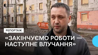 "Закінчуємо роботи — наступне влучання". У Покровську відновлюють пошкоджені обстрілами РФ будинки