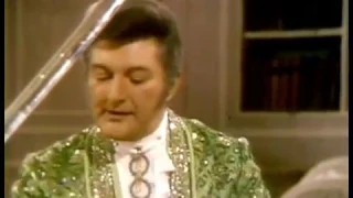 The Liberace Show: Liberace plays the 'Tritsch Tratsch Polka' by Johann Strauss (1969)