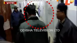 Drunk Cop Attacks TV Journalist In Bhubaneswar