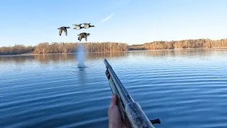Late Season DIVER DUCK HUNTING On Big Water!