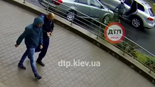 Відео моменту загадкового ДТП з volkswagen touareg Київ варшавський квартал. Що там відбувалося ??