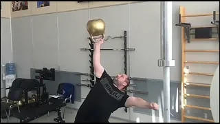 Вырывание в стойку и жим гири 60 кг напопа. 60 kg kettlebell bottom up clean and press.