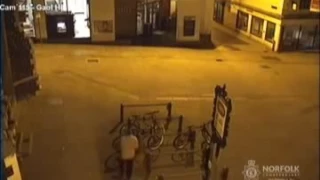 Bike theft with bare hands!
