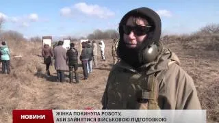 Жінки-добровольці проходять військовий вишкіл