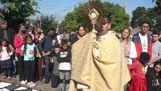 procissão do Santíssimo Sacramento até o Altar