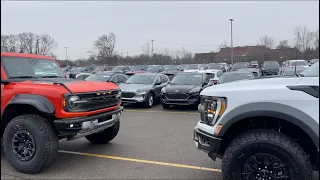 2023 BRONCO RAPTOR VS 2023 F150 RAPTOR!! WHICH TRUCK IS THE BETTER ONE?