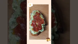 Garlicky Ricotta Pesto Toast 🥖