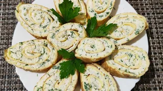 рулет  из омлета с плавленым сырком чесноком и зеленью/вкусная быстрая бюджетная ЗАКУСКА