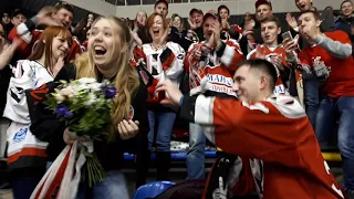 Болельщик "Немана" сделал предложение своей девушке на хоккейном матче в Гродно