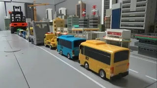 꼬마버스 타요 10대 버스 자동차 포크리프트로 이동 장난감 Tayo The Little Bus 10 bus cars go by fork lift toys