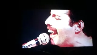 Queen rock Montreal (bohemian rhapsody)