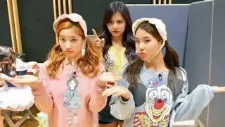 [ENG SUB] What Tzuyu Chaeyoung and Dahyun do when they're alone 🍭