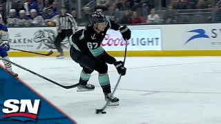 Brandon Tanev Plays Beautiful, Backhand Saucer Pass To Set Up Morgan Geekie For Breakaway Goal