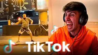 ROBLEIS VIENDO TIKTOKS