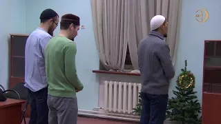 Мусульмане совершают намаз в Казанской епархии