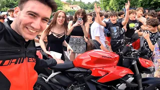 Sorprendo i miei amici con la mia NUOVA MOTO 😍