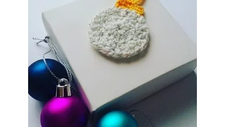 Вяжем крючком очень простое новогоднее украшение - елочный шар.