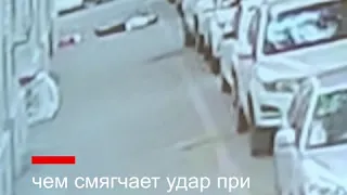 В Китае прохожий спас ребенка, падающего из окна|CCTV Русский