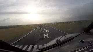 Manual crosswind landing runway 18R Amsterdam Schiphol airport (AMS EHAM)