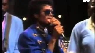 James Brown invites MJ to the stage