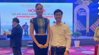 Cuộc gặp gỡ với Hoa hậu H'Hen Niê