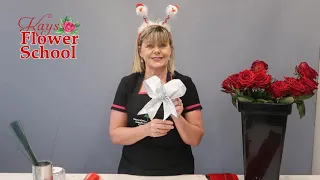 How to make a Christmas Bow by Janette at Kays Flower School