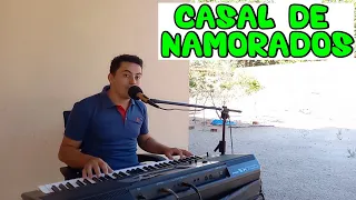Gildenes Araújo Canta-Casal De Namorados Amado Batista-(nova versão)em rítmo de xote-Tocando teclado