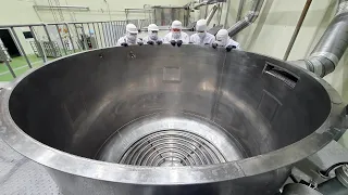 The world's largest pot! Amazing Korean Traditional Soup Factory / Food Factory