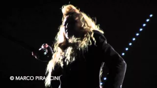 MADONNA: "Love don't live here anymore" live in Italy