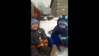 Двойняшки смеются (Laughter twins)