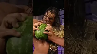 The Great Khali crushes two melons with his bare hands #wwe #thegreatkhali