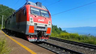 Электровоз ЭП1П и пассажирский поезд Адлер — Чита. Passenger train on the Trans–Siberian Railway