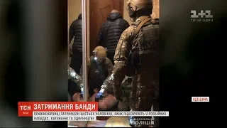 В Одесі затримали чоловіків, підозрюваних у нападах, катування та здирництві