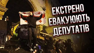 ⚡️В Грузії бійня: СПЕЦНАЗ ВІДКРИВ ВОГОНЬ, підстрелили політика. Почався штурм парламенту